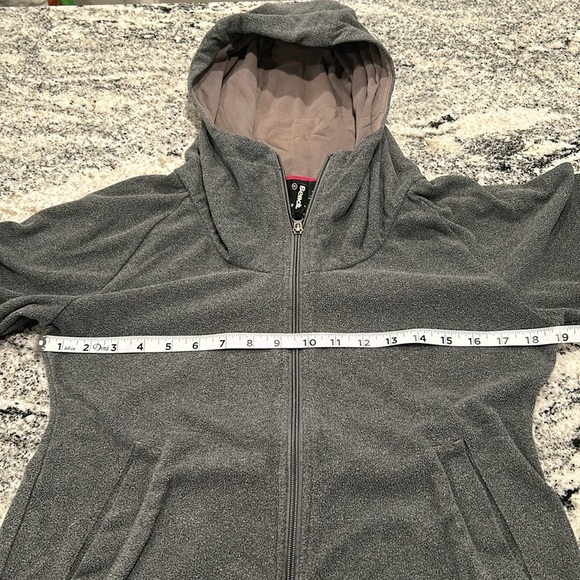 Size M Bench sweater, zip up pockets hoodie - Picture 3 of 9